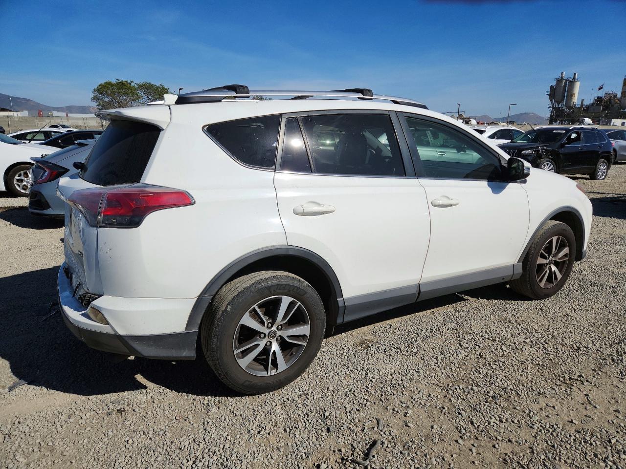 2016 TOYOTA RAV4 XLE photo 3