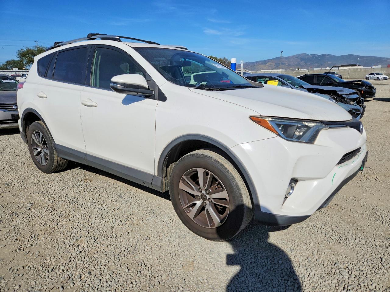 2016 TOYOTA RAV4 XLE photo 4