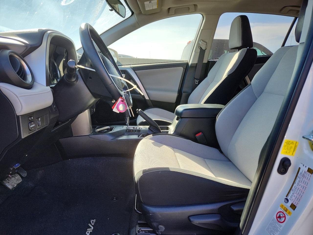 2016 TOYOTA RAV4 XLE photo 7