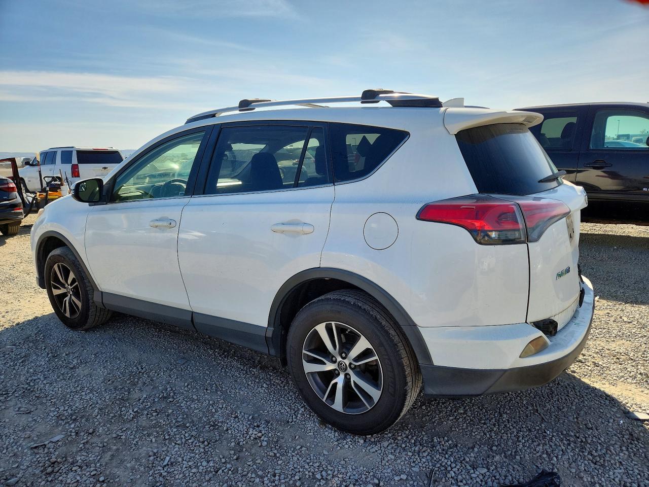 2016 TOYOTA RAV4 XLE photo 2