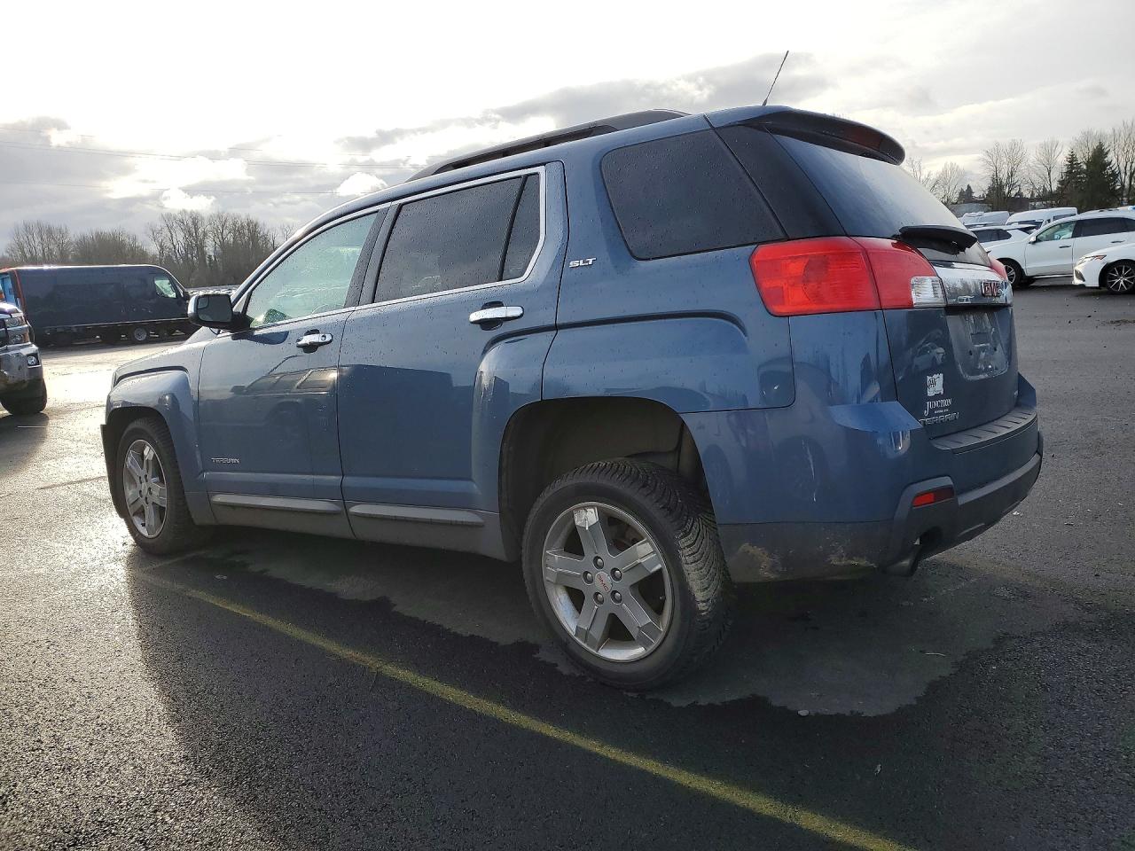 2012 GMC TERRAIN SLT photo 2
