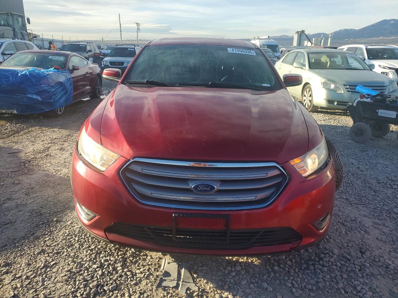 2015 FORD TAURUS SEL photo 9