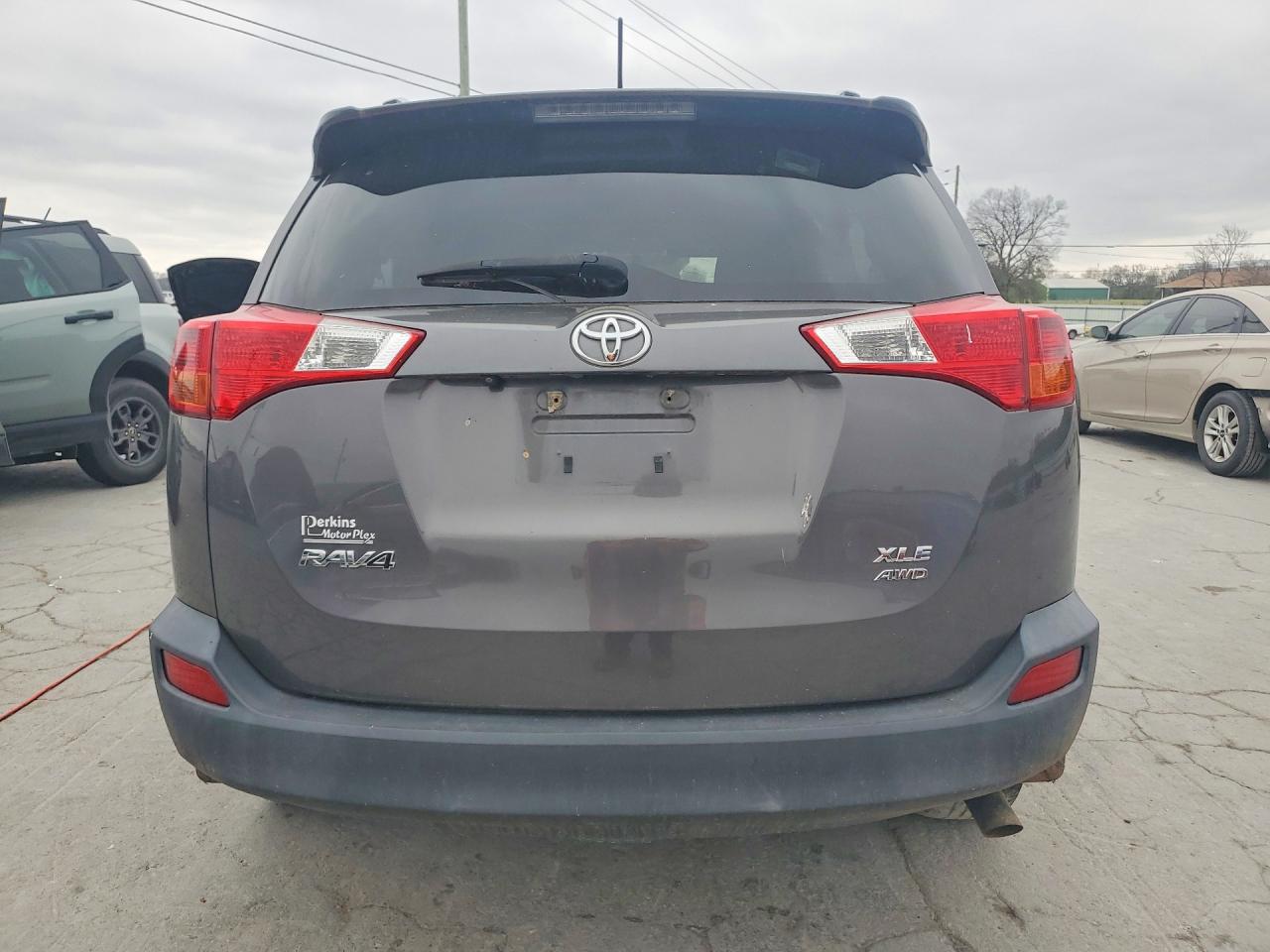 2013 TOYOTA RAV4 XLE photo 11