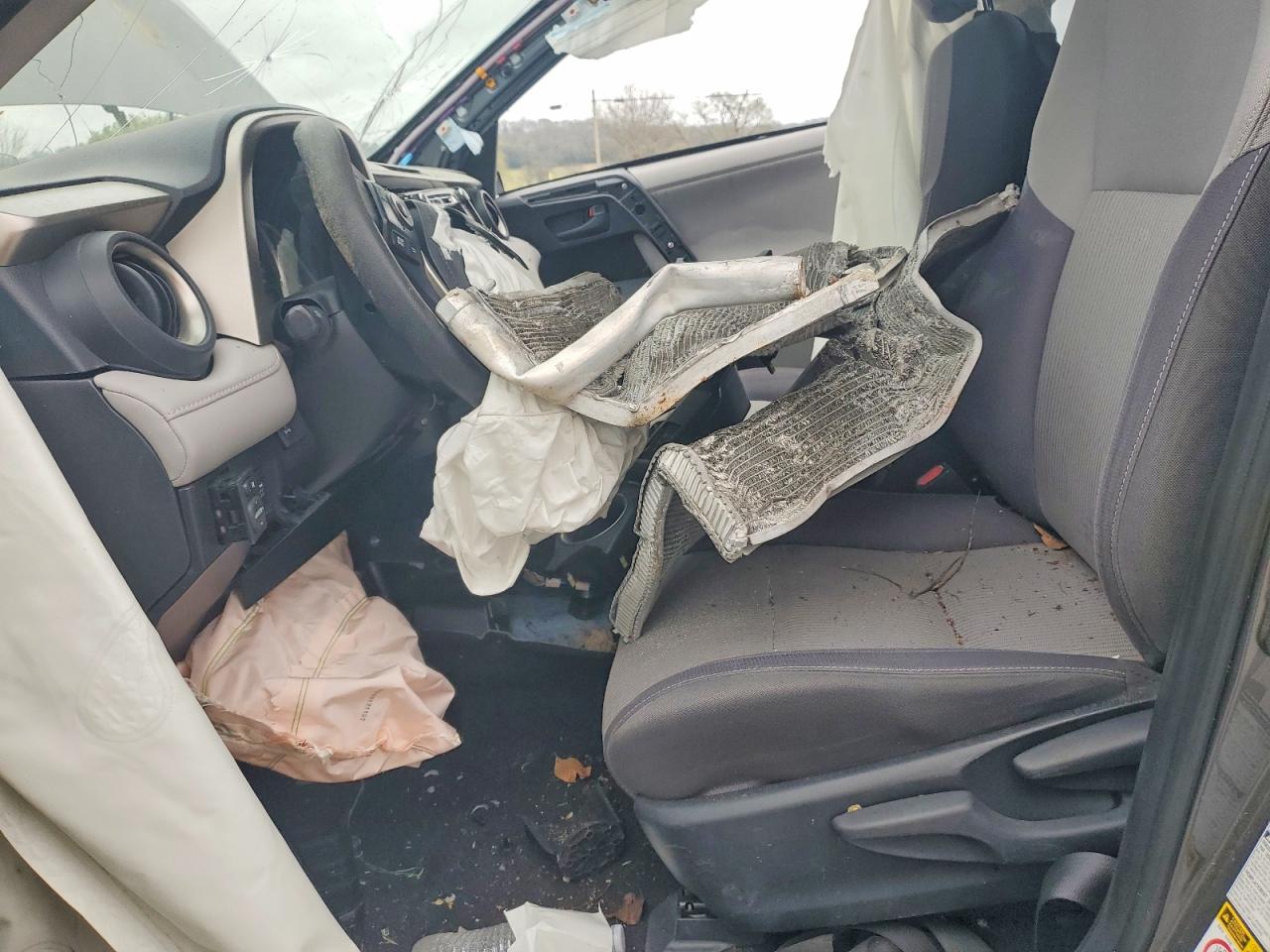 2013 TOYOTA RAV4 XLE photo 13