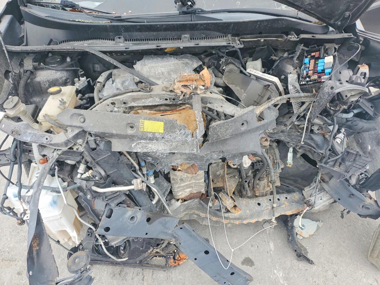 2013 TOYOTA RAV4 XLE photo 23