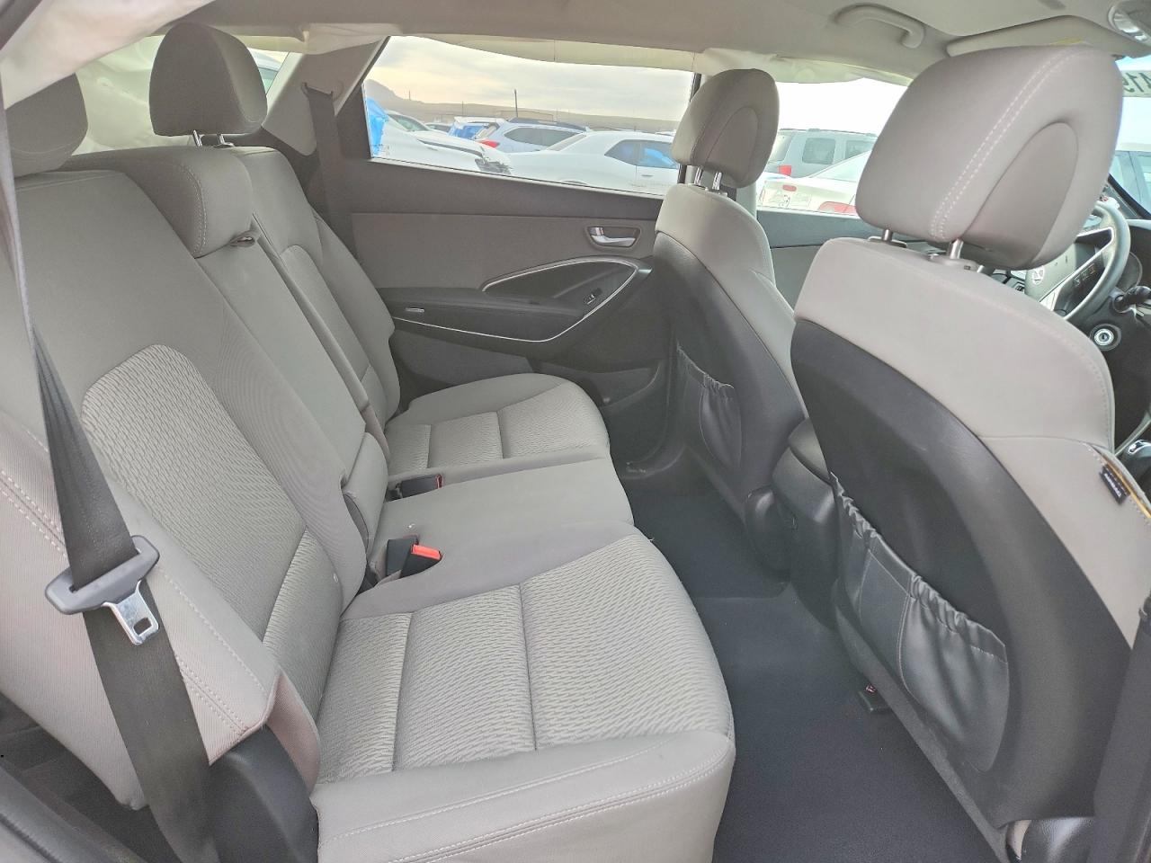 2016 HYUNDAI SANTA FE SE photo 11