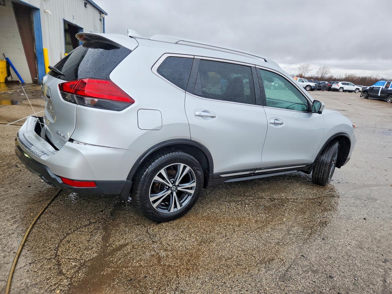 2017 NISSAN ROGUE SL photo 3