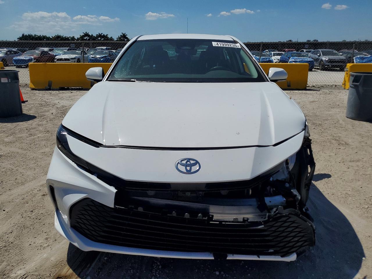 2025 TOYOTA CAMRY LE photo 5