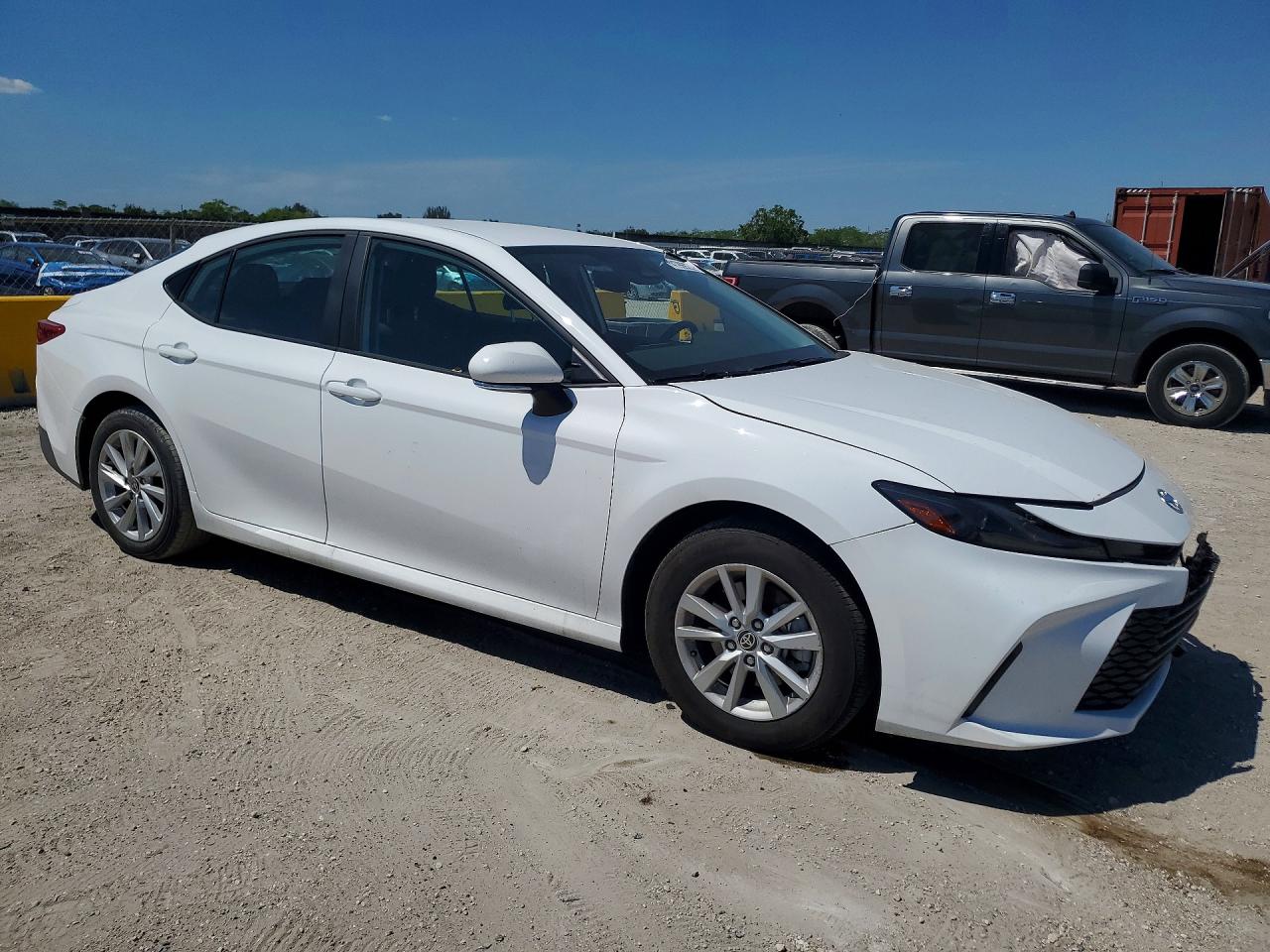 2025 TOYOTA CAMRY LE photo 4