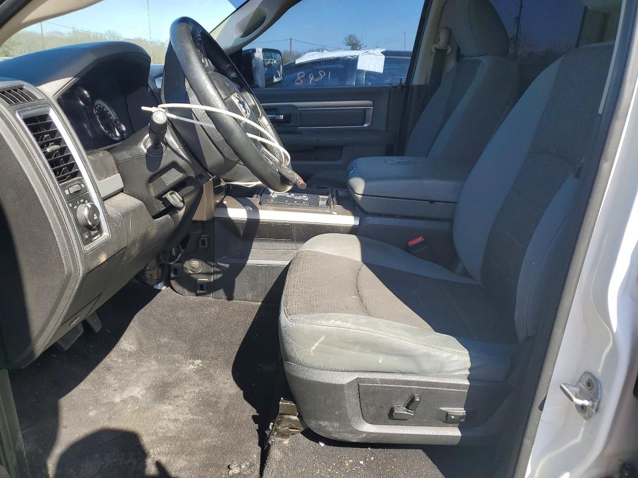 2013 RAM 1500 SLT photo 13