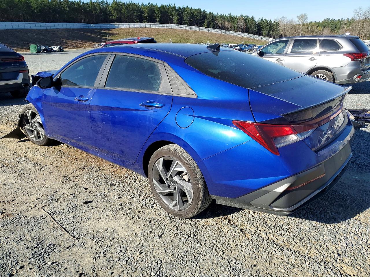 2025 HYUNDAI ELANTRA SEL SPORT photo 3
