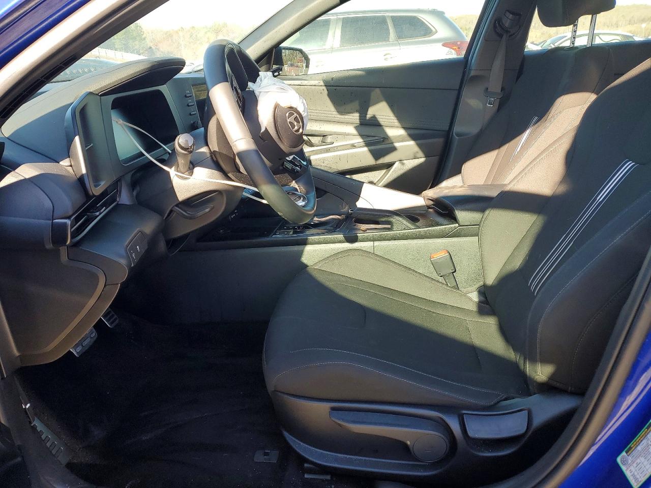 2025 HYUNDAI ELANTRA SEL SPORT photo 13