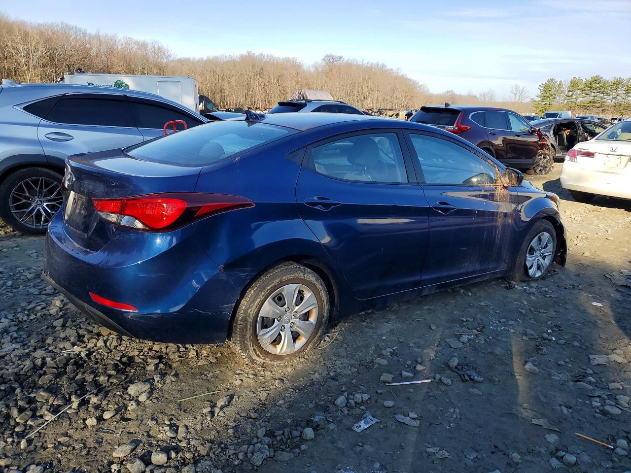 2016 HYUNDAI ELANTRA SE photo 5