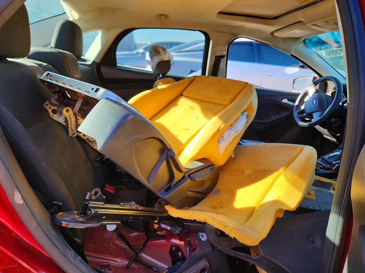 2015 FORD FOCUS SE photo 28