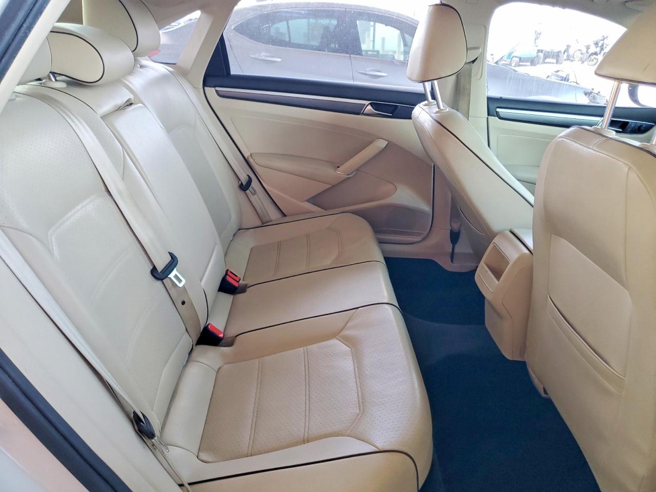 2018 VOLKSWAGEN PASSAT S photo 10