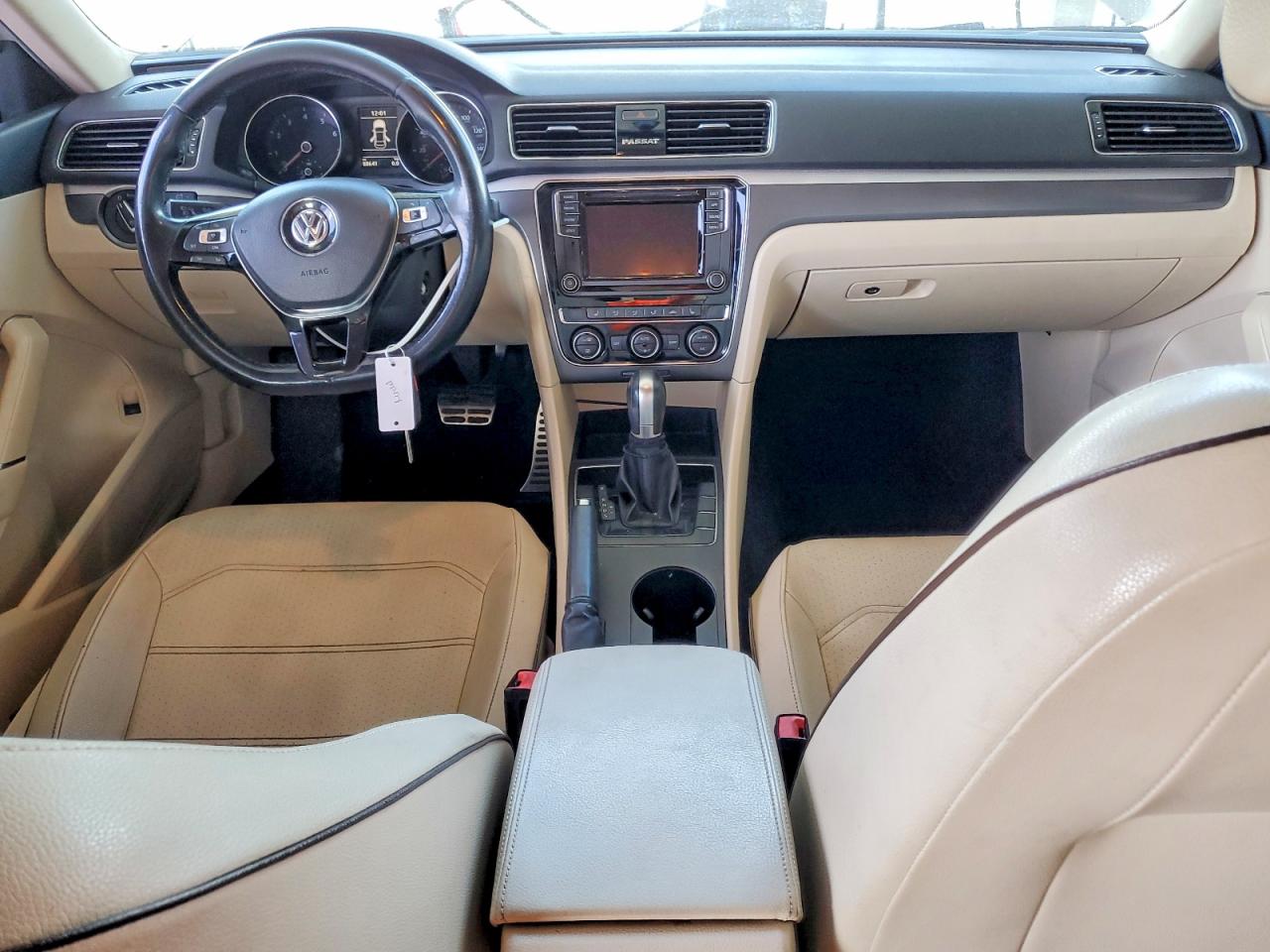 2018 VOLKSWAGEN PASSAT S photo 8