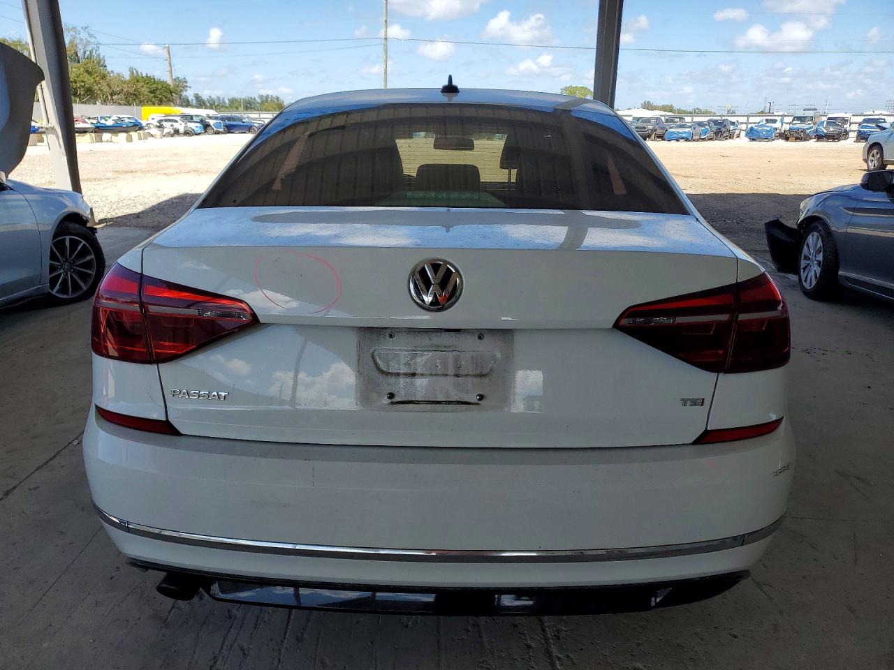 2018 VOLKSWAGEN PASSAT S photo 6