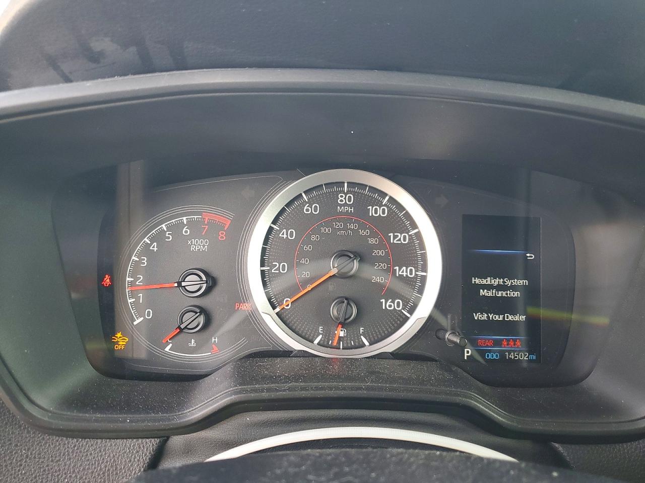 2022 TOYOTA COROLLA CROSS LE photo 25