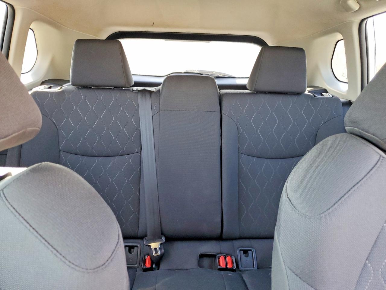 2022 TOYOTA COROLLA CROSS LE photo 28