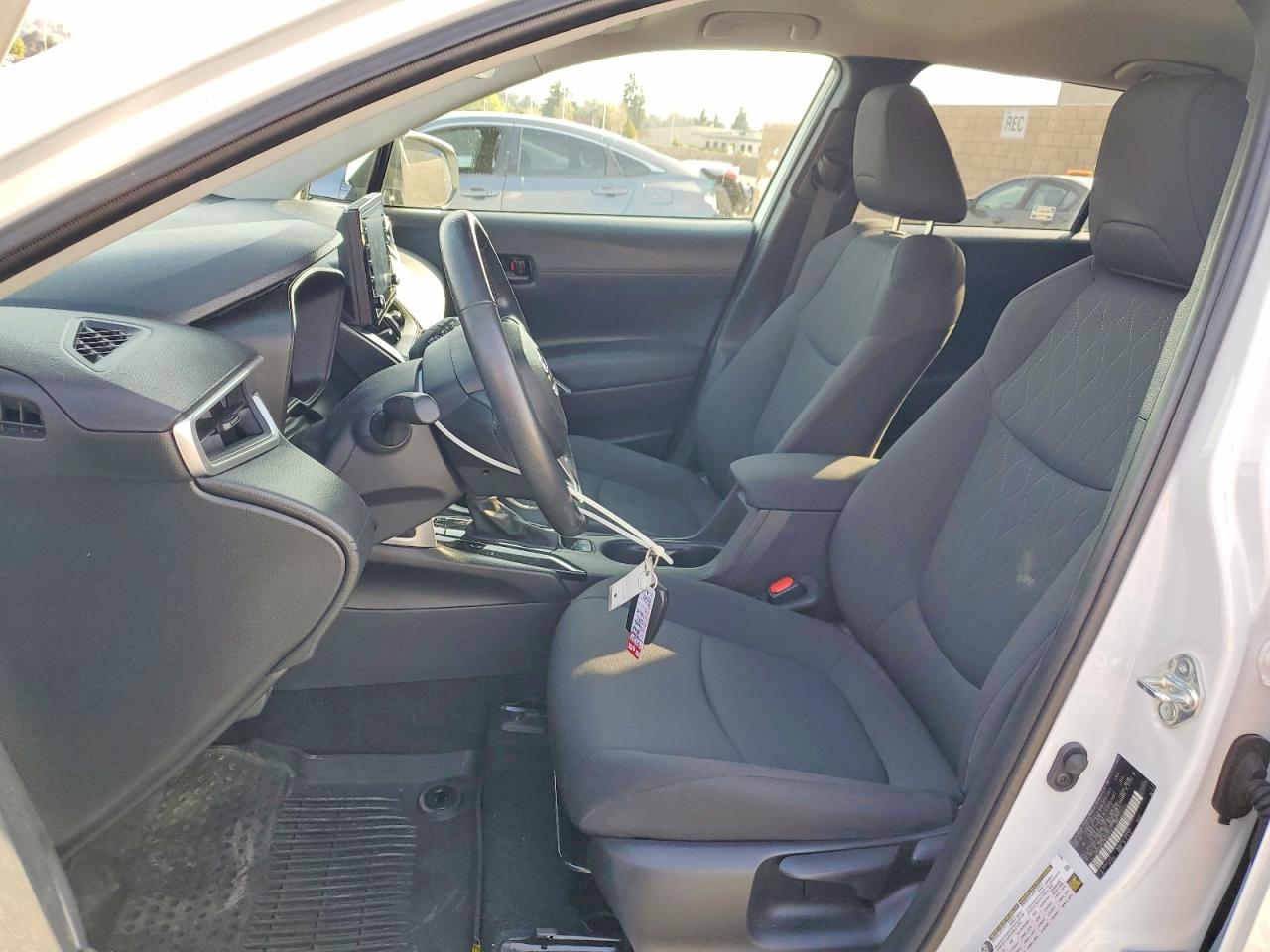 2022 TOYOTA COROLLA CROSS LE photo 19