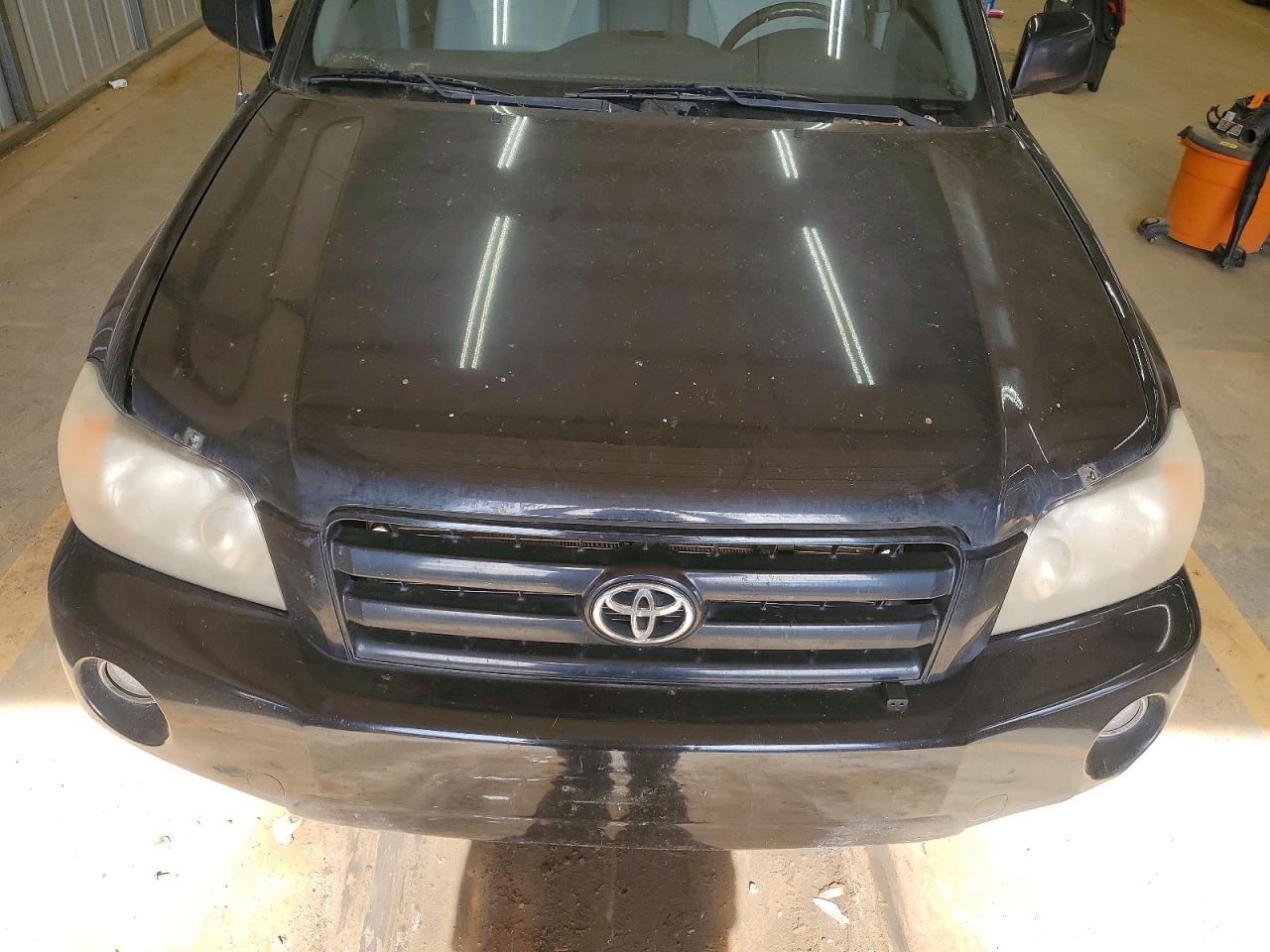 2004 TOYOTA HIGHLANDER photo 11