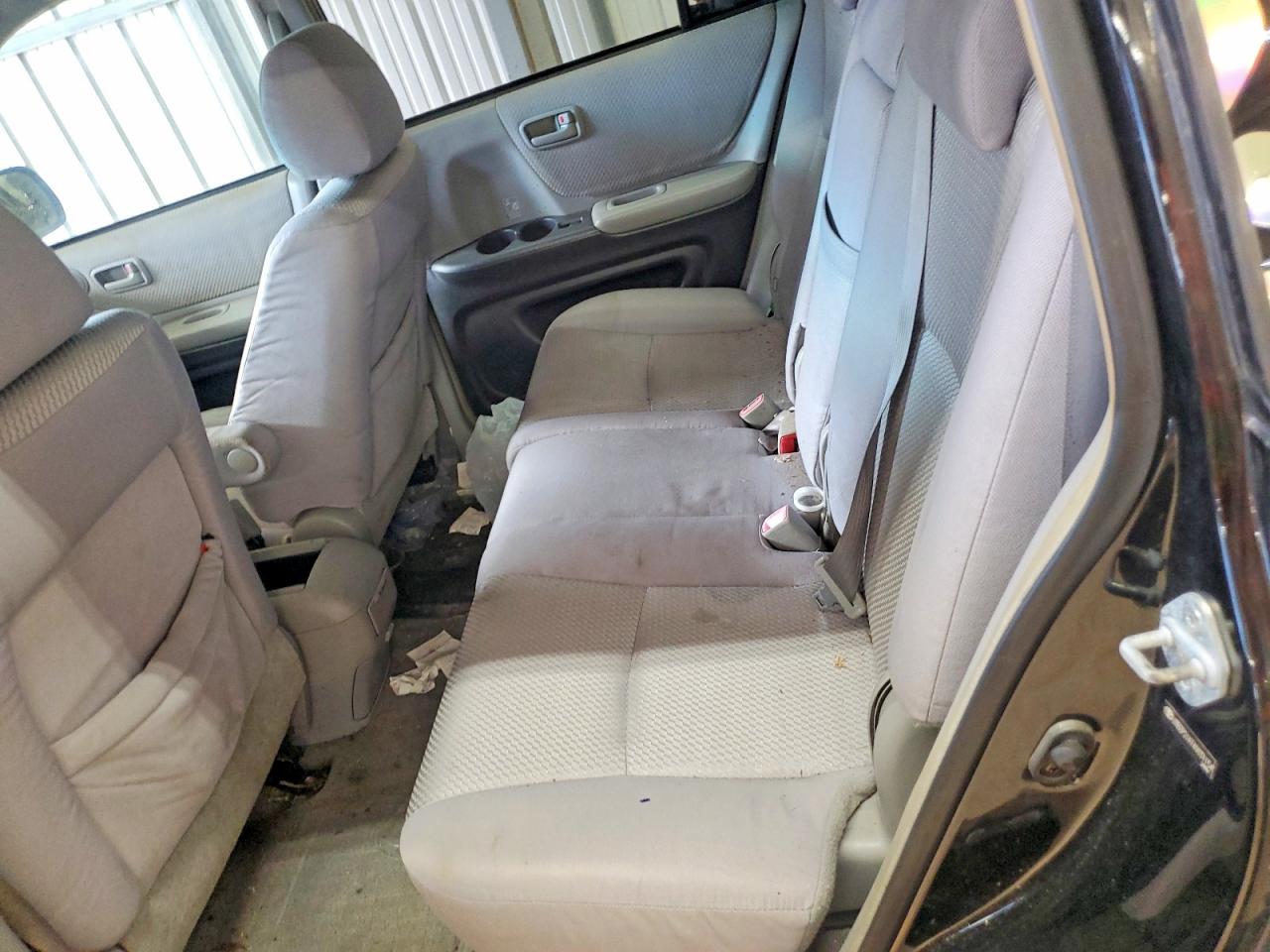 2004 TOYOTA HIGHLANDER photo 10