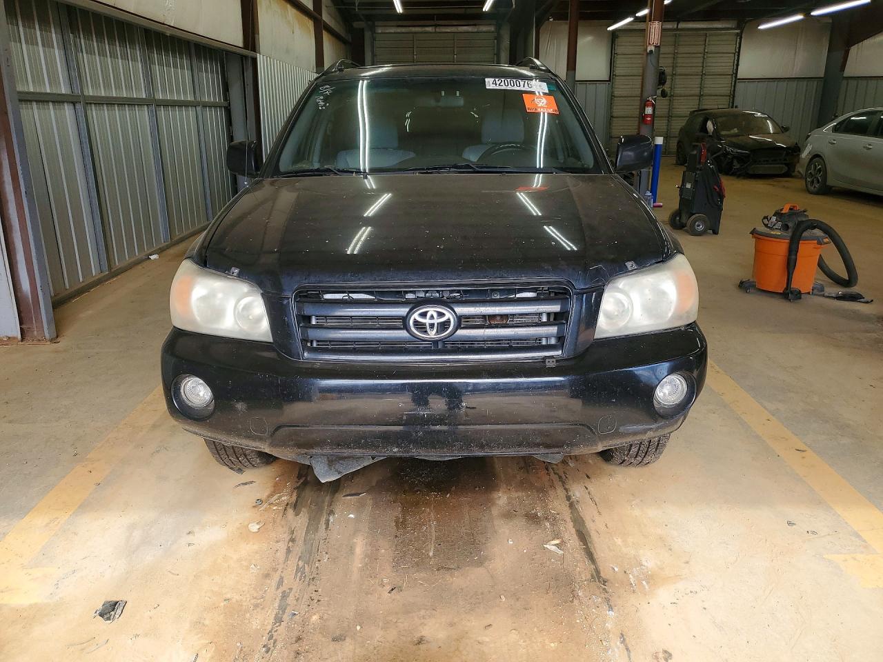 2004 TOYOTA HIGHLANDER photo 5