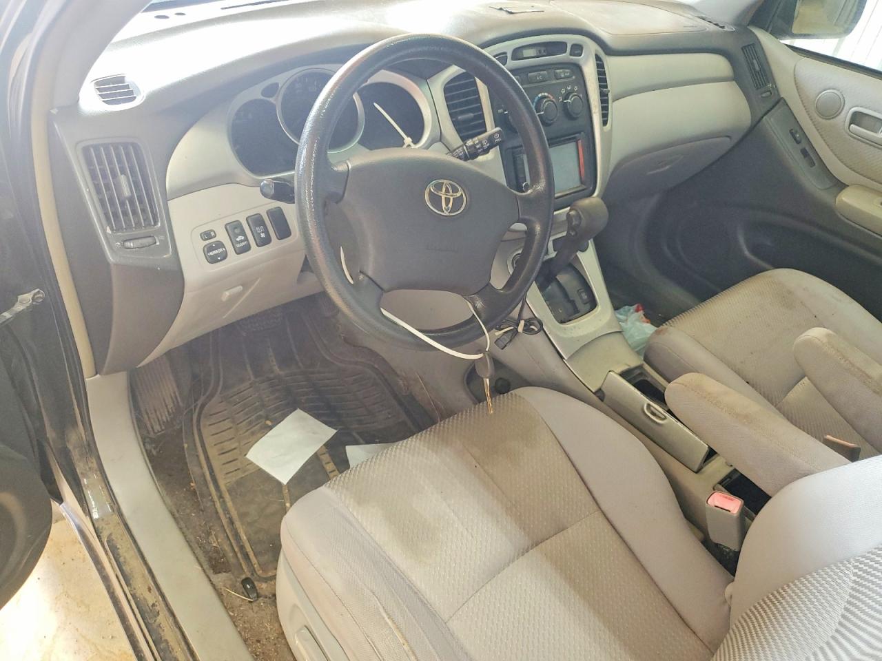 2004 TOYOTA HIGHLANDER photo 8