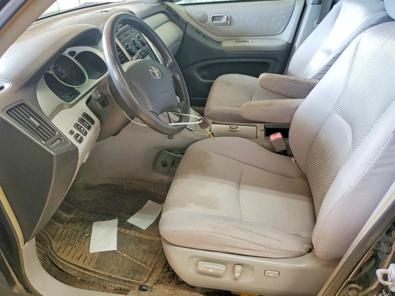 2004 TOYOTA HIGHLANDER photo 7