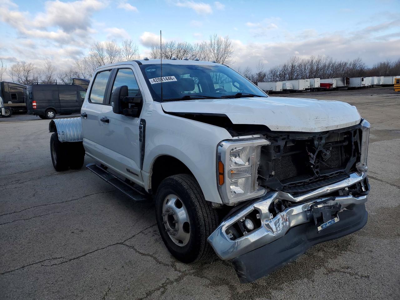 2024 FORD F350 SUPER DUTY TRUCK CAB AND CHASSIS photo 4