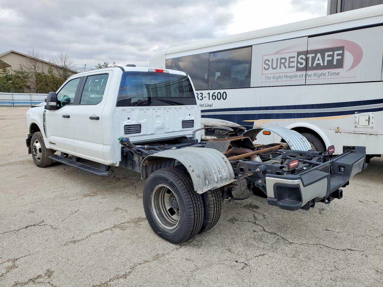 2024 FORD F350 SUPER DUTY TRUCK CAB AND CHASSIS photo 2