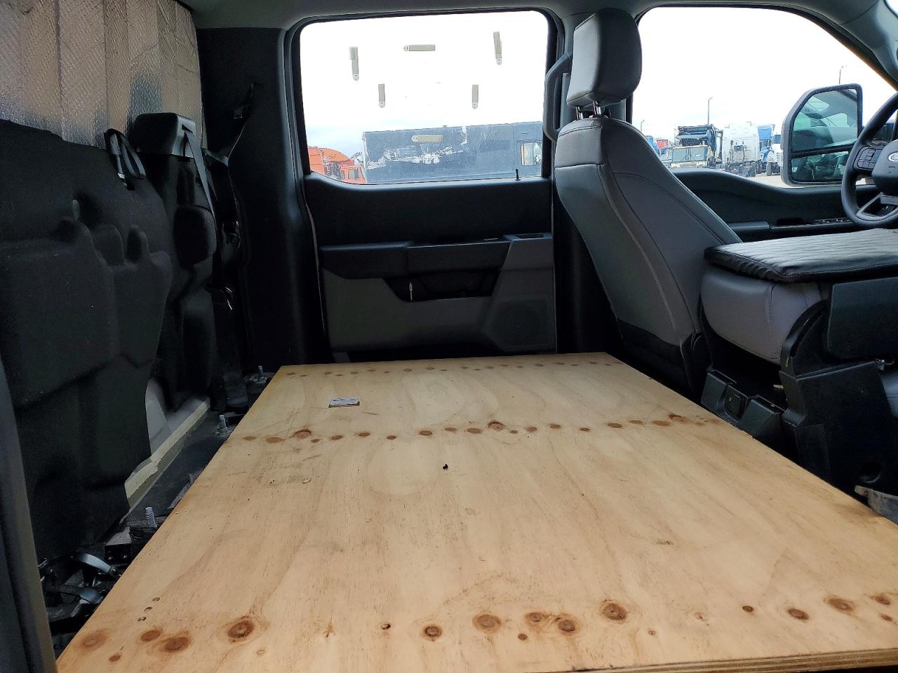 2024 FORD F350 SUPER DUTY TRUCK CAB AND CHASSIS photo 11