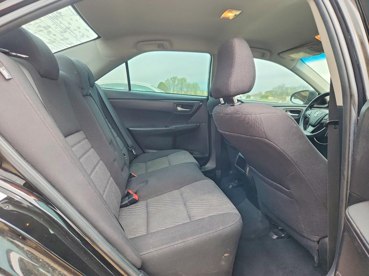 2016 TOYOTA CAMRY LE photo 10
