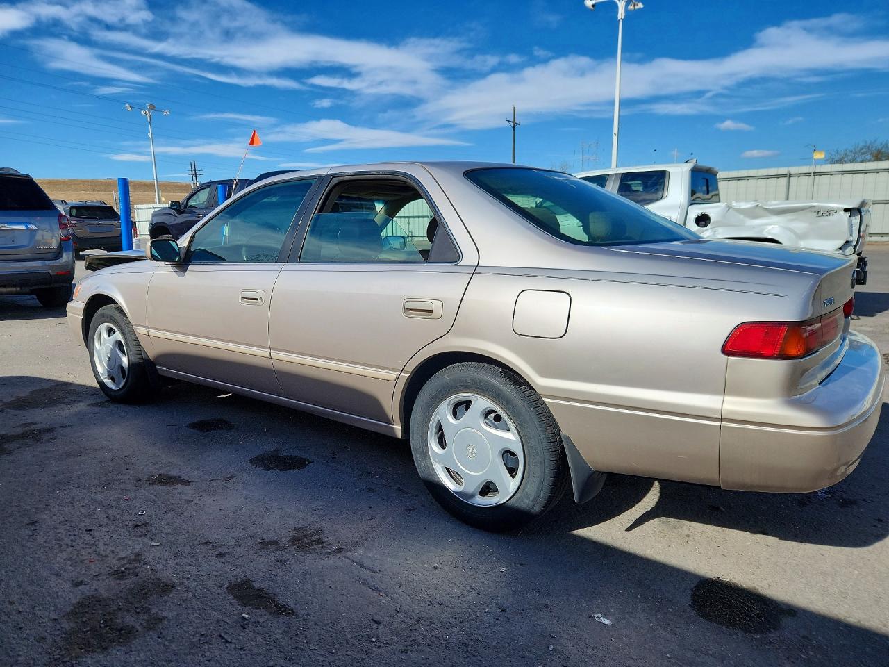 1999 TOYOTA CAMRY LE V6 photo 2
