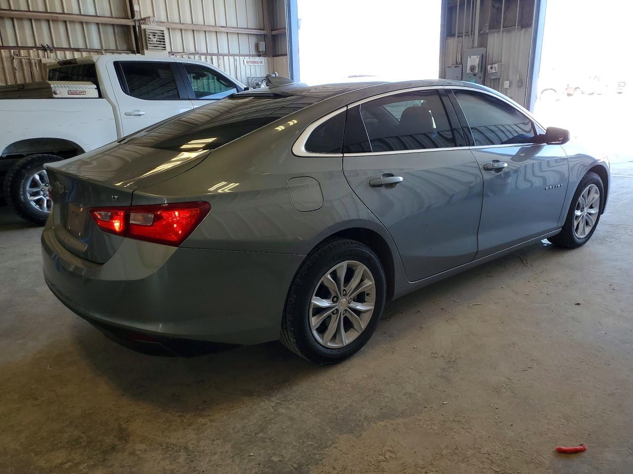 2023 CHEVROLET MALIBU LT photo 5