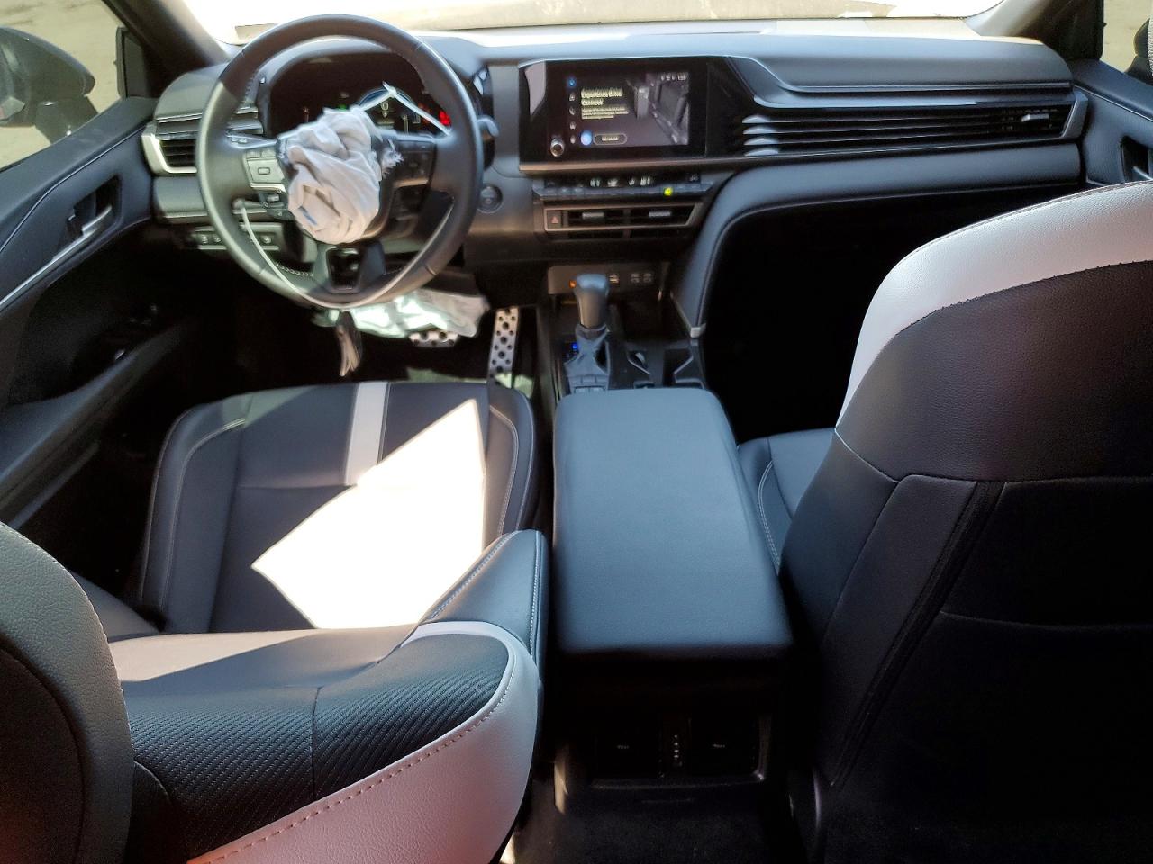 2025 TOYOTA CAMRY SE photo 15