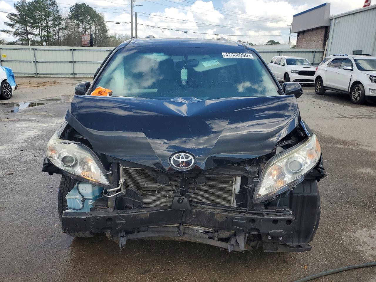 2015 TOYOTA SIENNA LE 8-PASSENGER photo 5