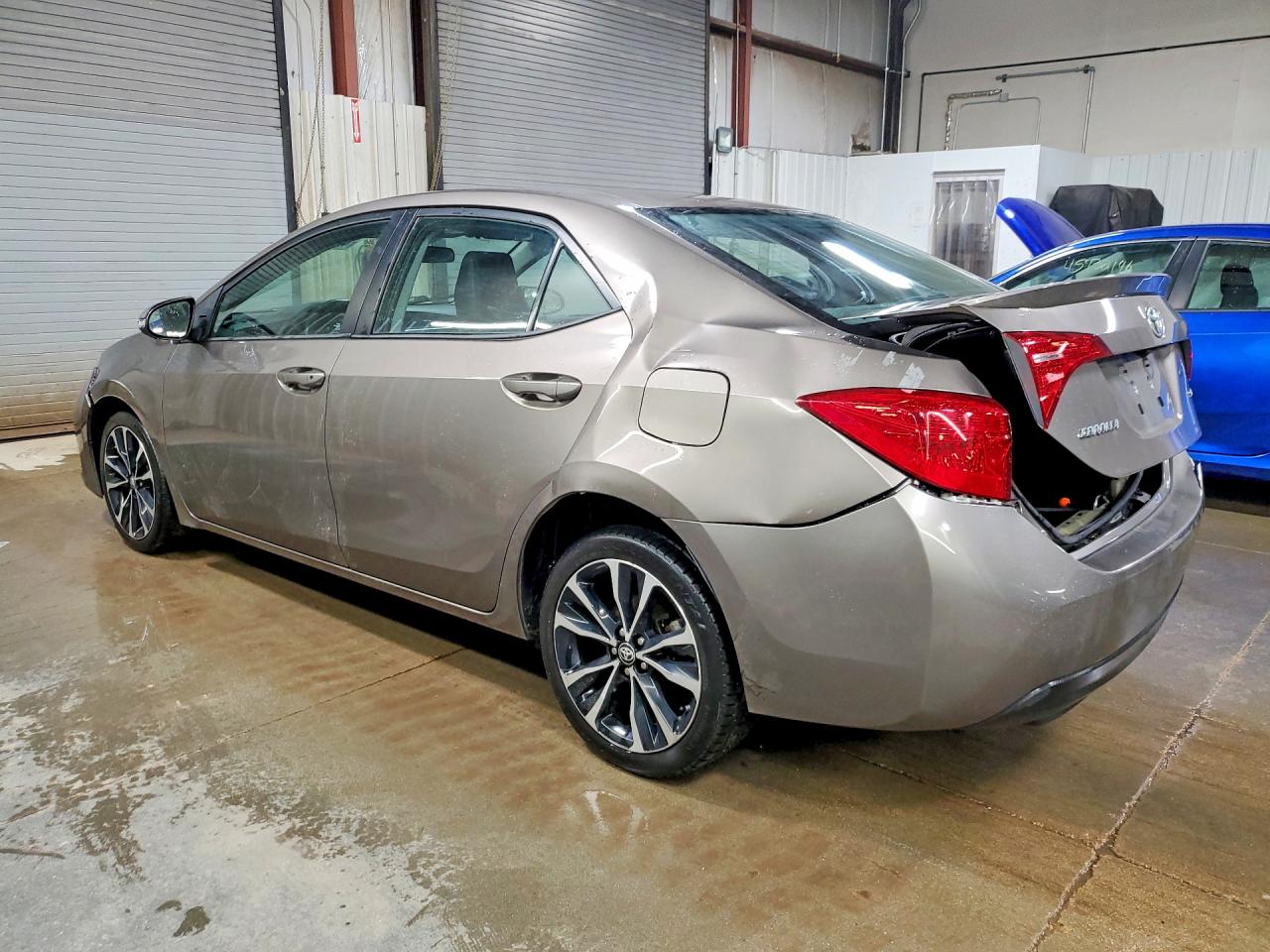 2017 TOYOTA COROLLA SE photo 2