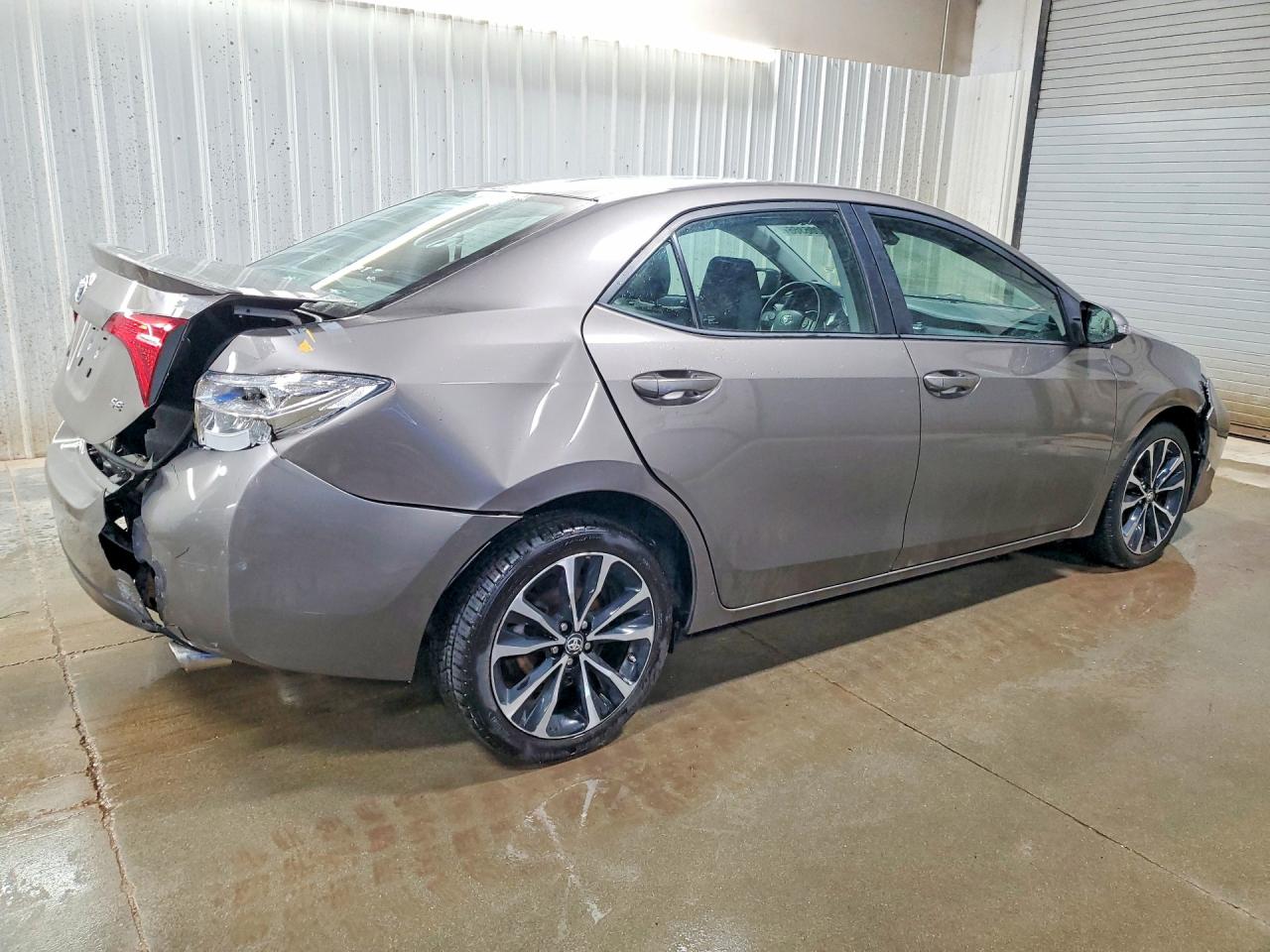 2017 TOYOTA COROLLA SE photo 3