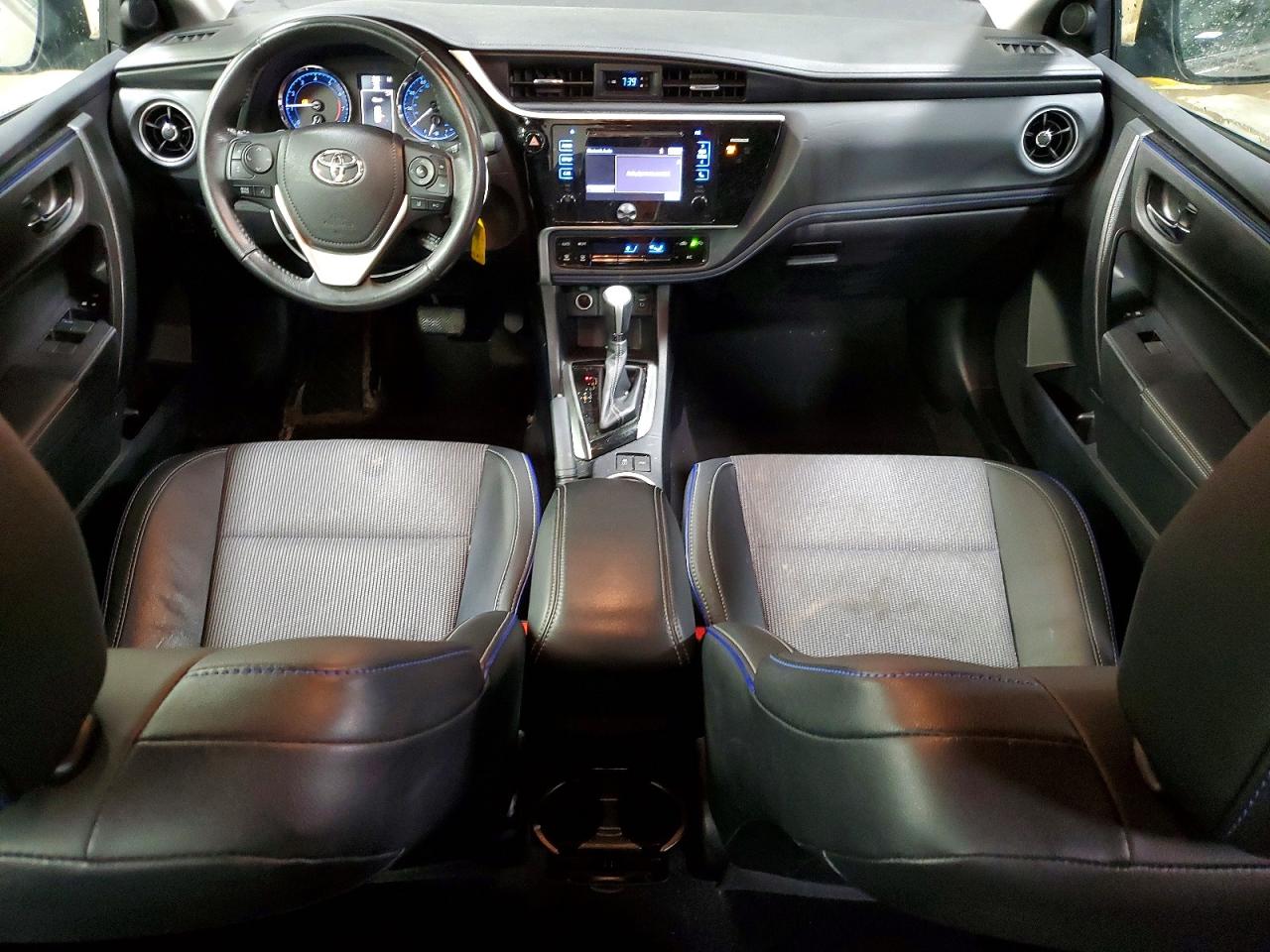 2017 TOYOTA COROLLA SE photo 8