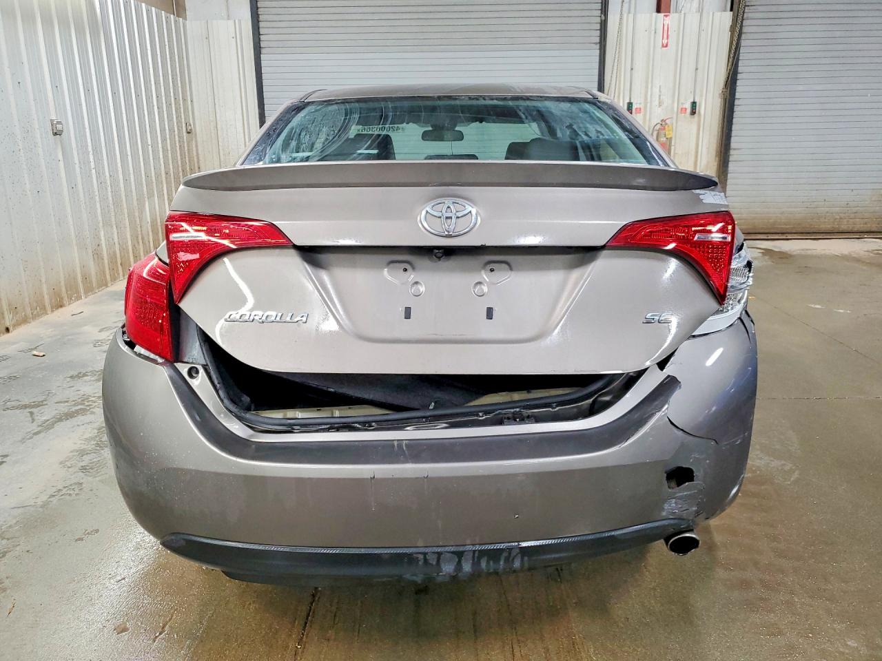 2017 TOYOTA COROLLA SE photo 6