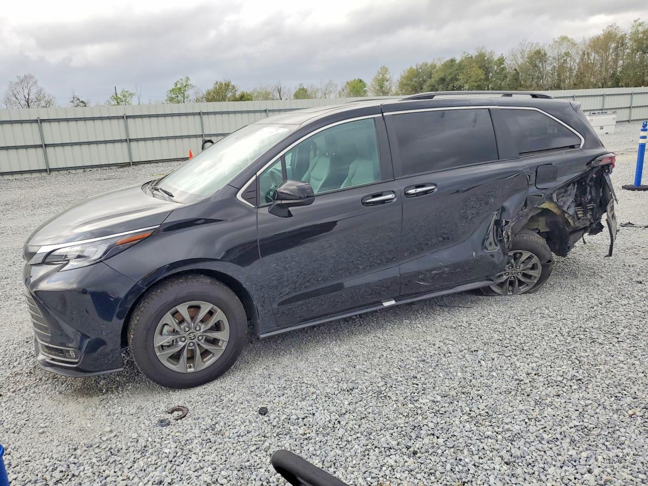 2025 TOYOTA SIENNA