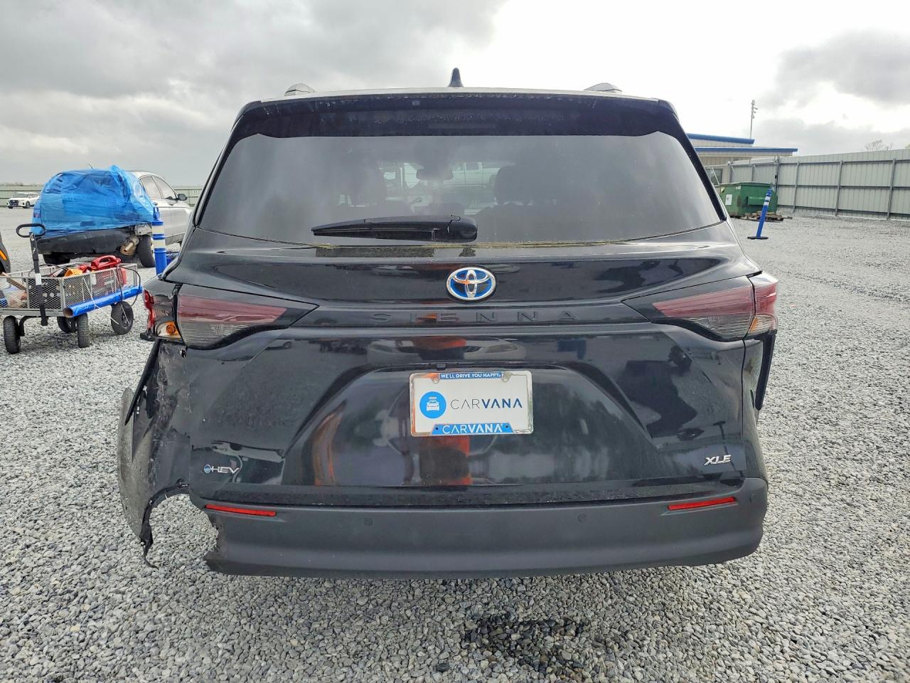 2025 TOYOTA SIENNA XLE 8-PASSENGER photo 11