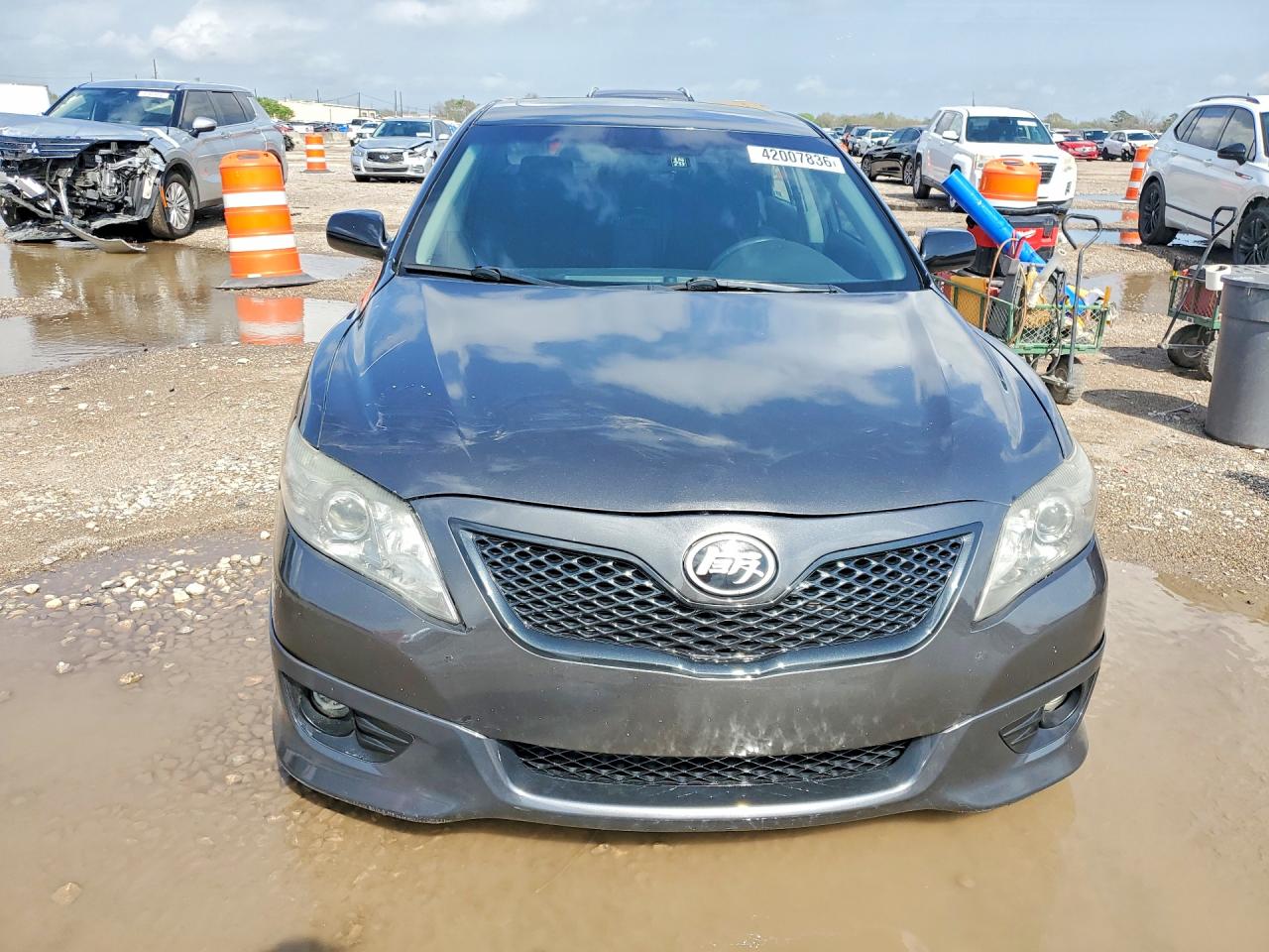 2011 TOYOTA CAMRY SE photo 9