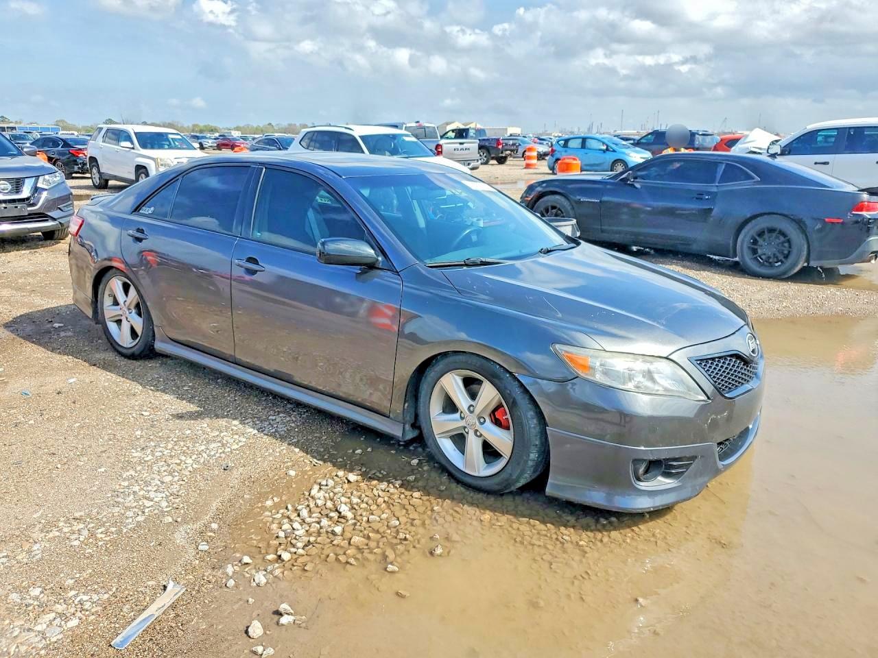 2011 TOYOTA CAMRY SE photo 7
