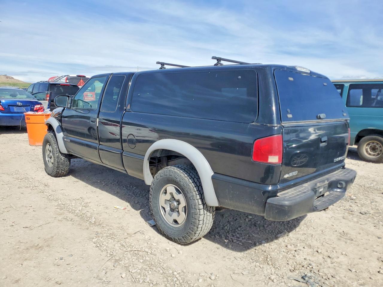 2000 CHEVROLET S TRUCK S10 photo 2