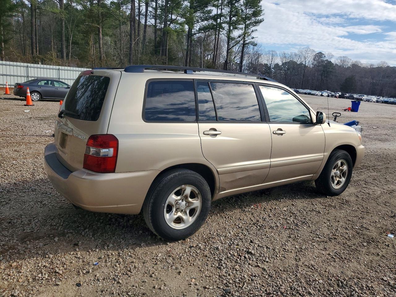 2004 TOYOTA HIGHLANDER BASE photo 3