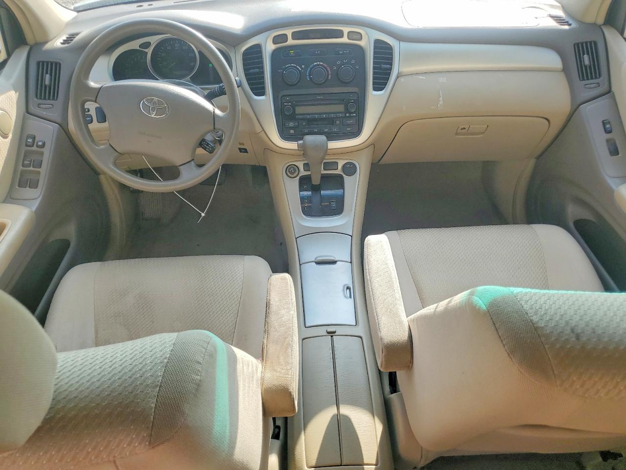 2004 TOYOTA HIGHLANDER BASE photo 8