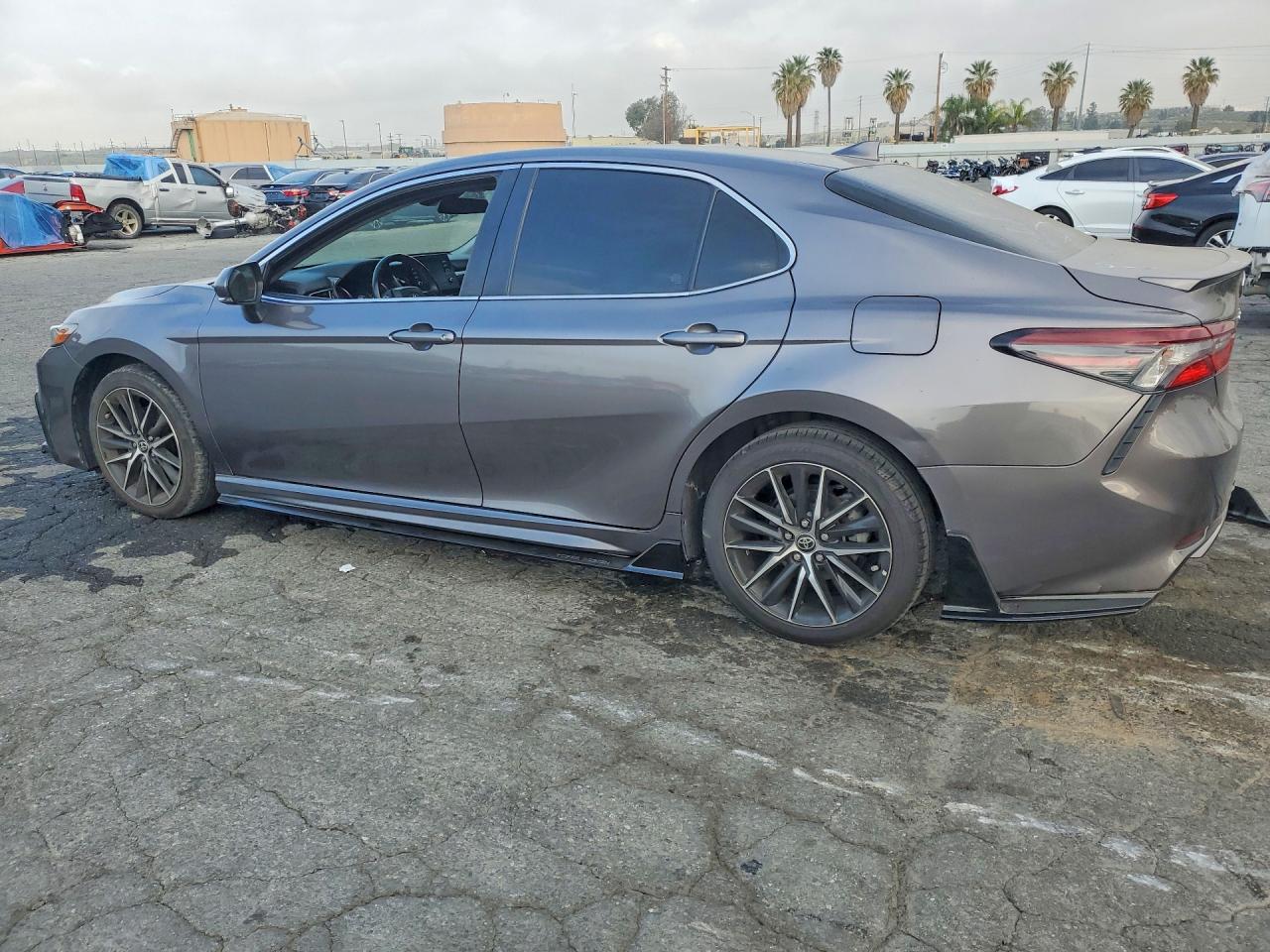 2022 TOYOTA CAMRY SE photo 4