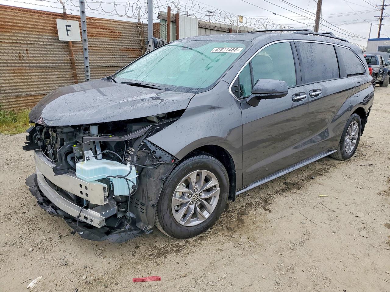 2025 TOYOTA SIENNA